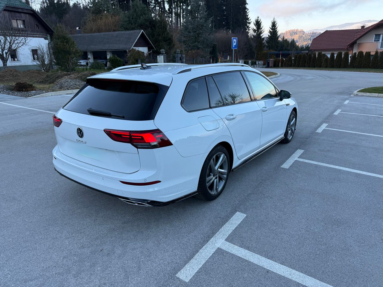 Zunanja slika - VW - Golf Variant 1,5 TSI R-Line - 4