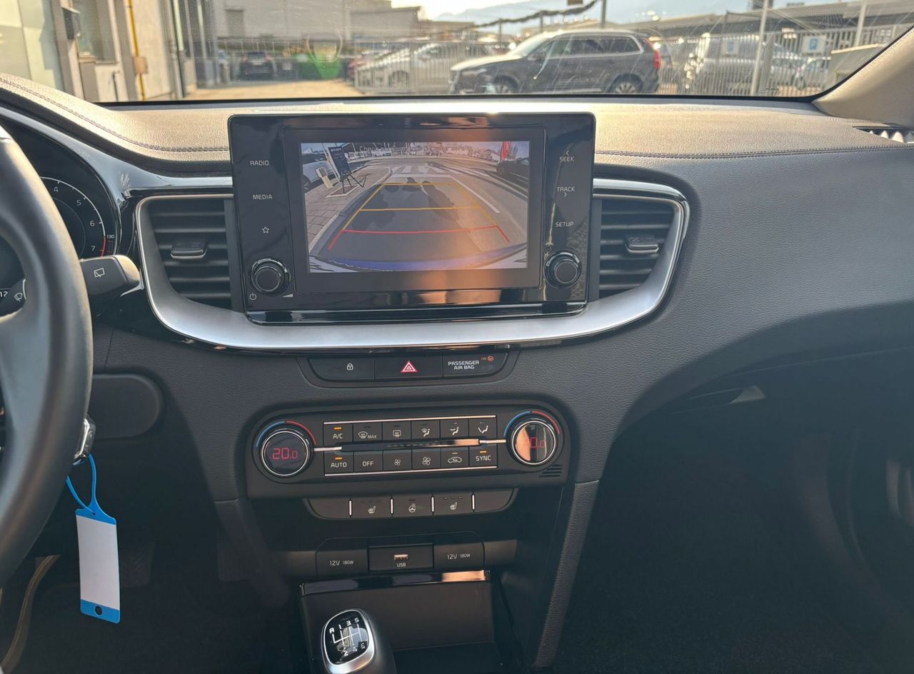 Zunanja slika - KIA XCeed - 1.5 T-GDi EX Way KAMERA-TEMPOMAT-GRETJE SEDEŽEV - 16