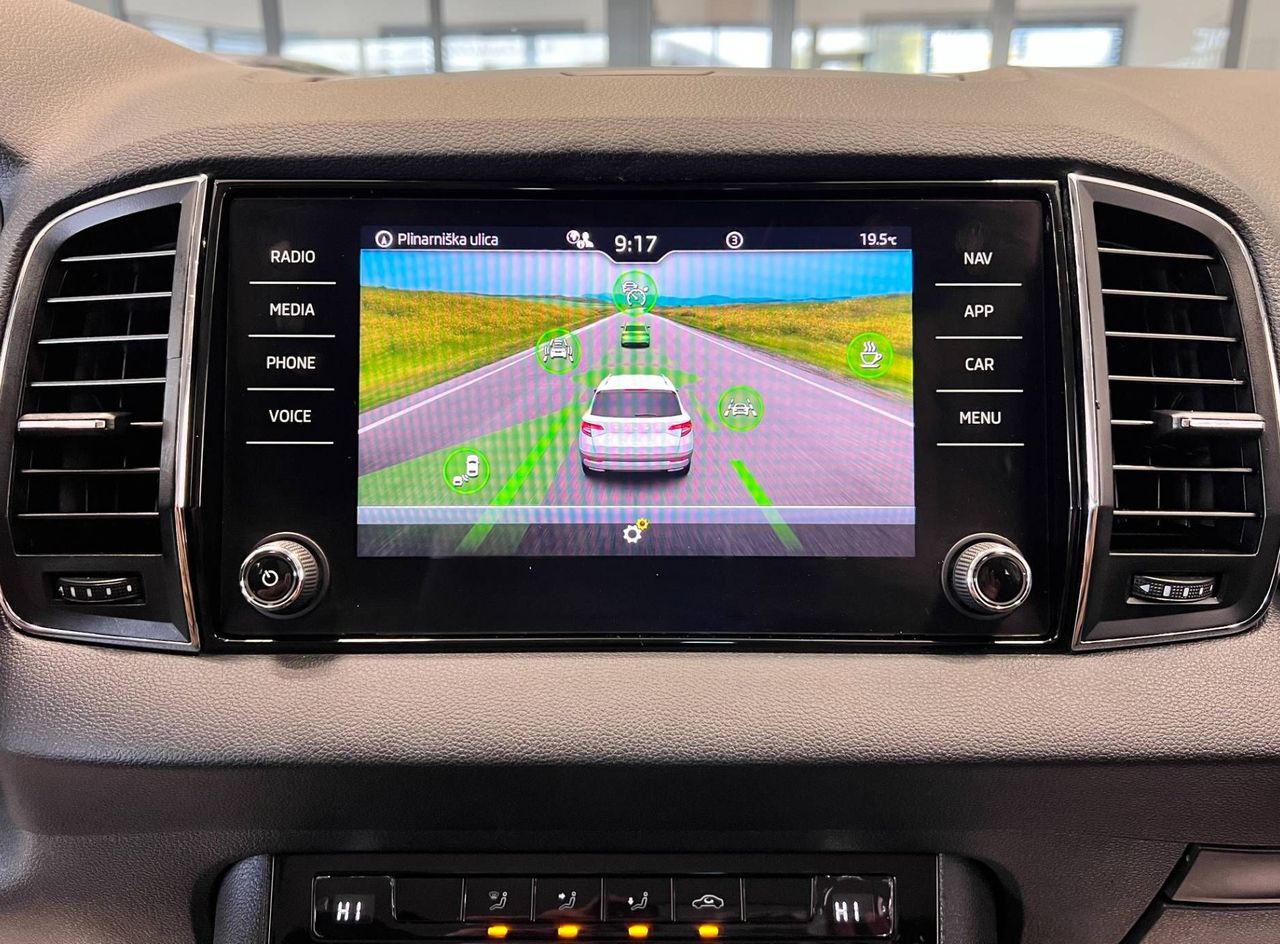 Zunanja slika - Škoda Karoq - 2.0 TDI-DSG-FRONT-ASSIST-ACC-KAM-KEYLESS-NAVI-PDC. - 17