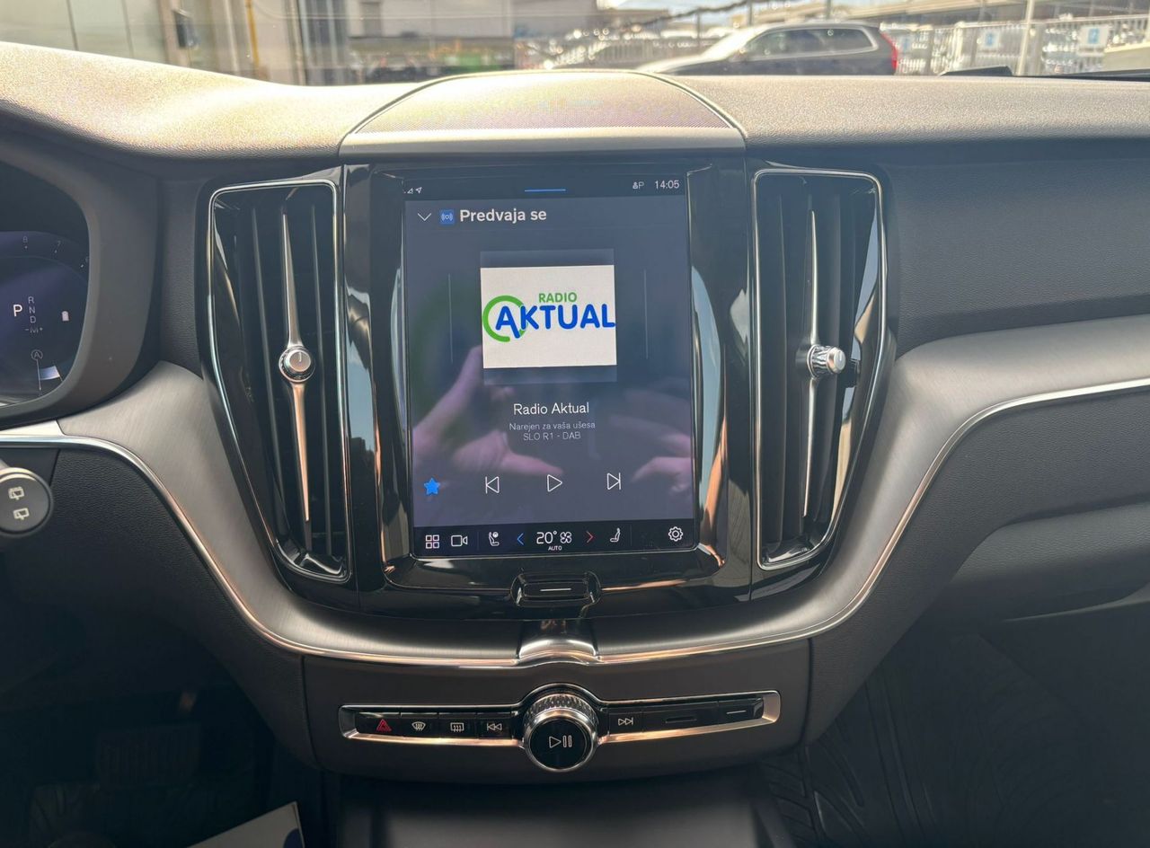 Zunanja slika - Volvo XC60 - B4P Momentum PRO AT FWD KAMERA-GRETJE.SED.-DAB+ - 14