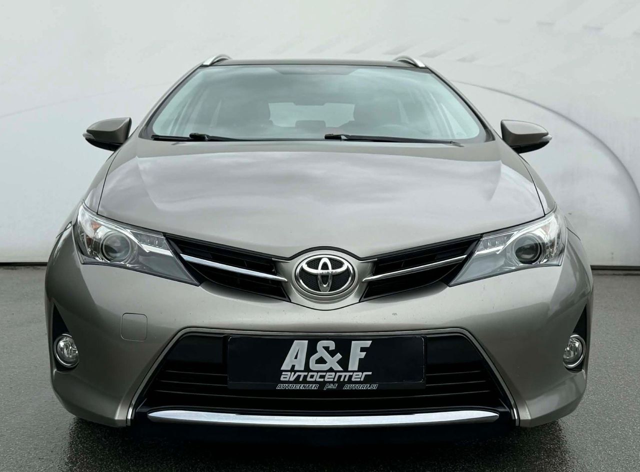 Zunanja slika - Toyota Auris - 1.4 D-PANORAMA-LIZING ZA TUJCE-TEMPOMAT-... - 2