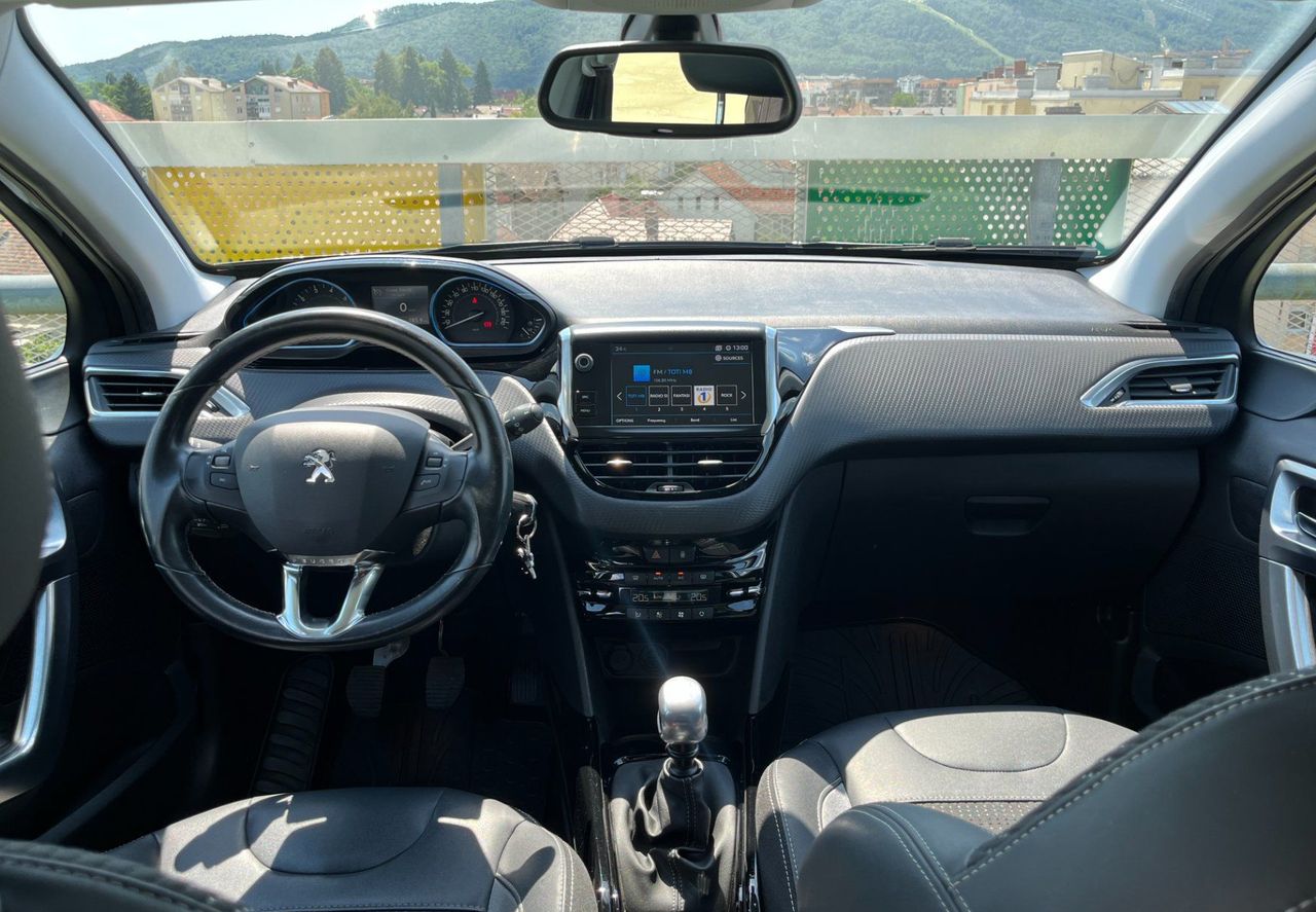 Zunanja slika - Peugeot 2008 - 1.2 PureTech 130Allure XEN.NAVI.PDC SAMO 69.000KM - 9