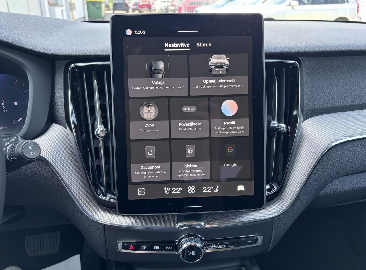 Zunanja slika - Volvo XC60 - B5P  Core AT AWD 3 leta garancije + 3 servisi - 17