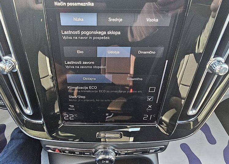 Zunanja slika - Volvo XC40 - B4P 4x4 AUT Momen-Pro|FULED|ALU|RADAR|NAViI|PDC| - 11