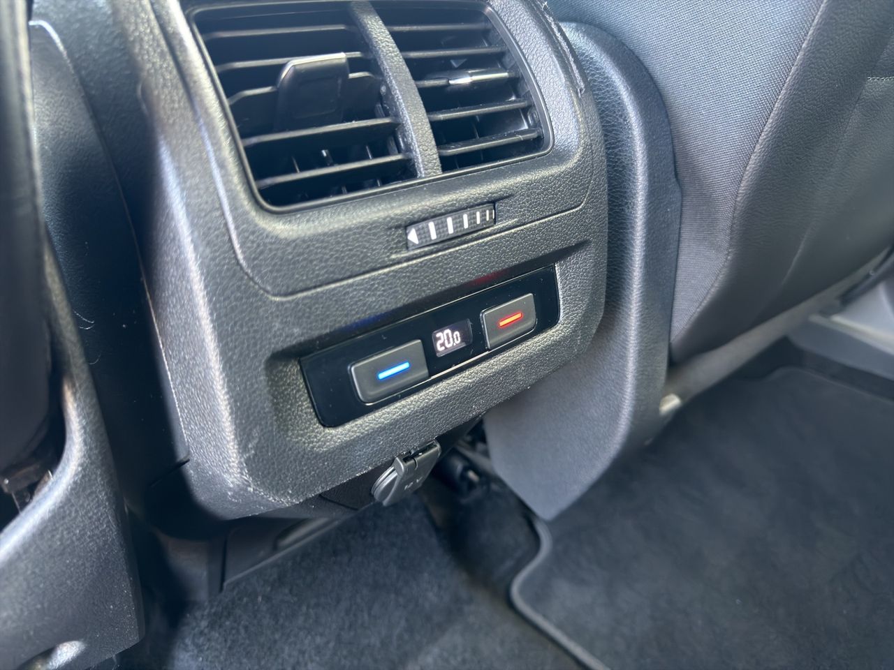 Zunanja slika - VW Touran - 2,0 TDI DSG - 5