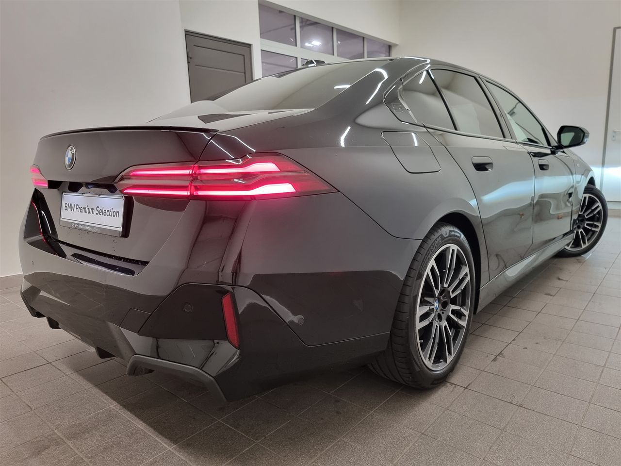 Zunanja slika - BMW Serija 5 - 520d xDrive Limuzina - 2