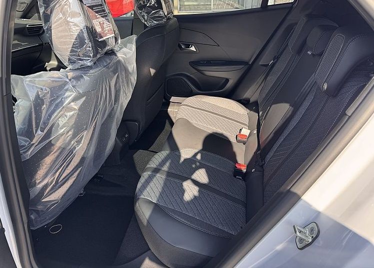 Zunanja slika - Peugeot 2008 - e-ALLURE 54 kWh - 10