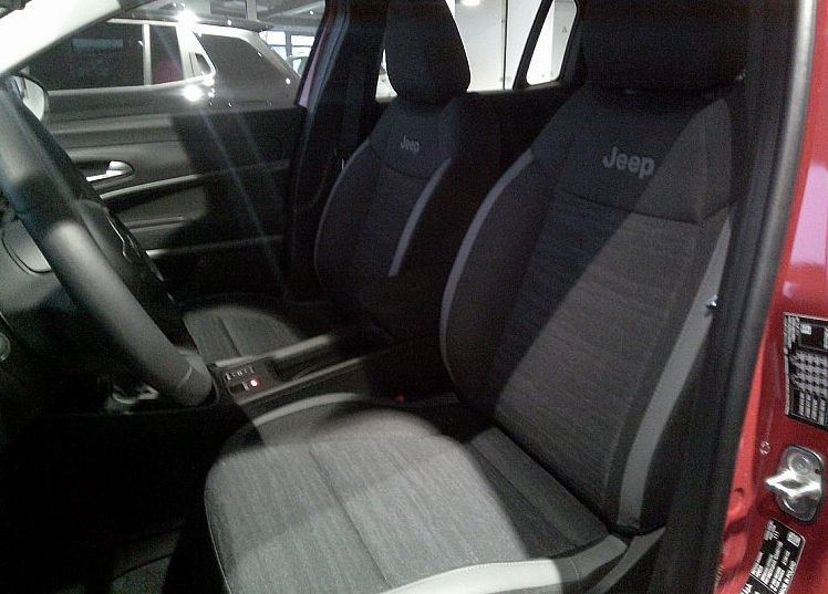 Zunanja slika - Jeep Avenger - 1.2 GSE 100 Altitude - 8