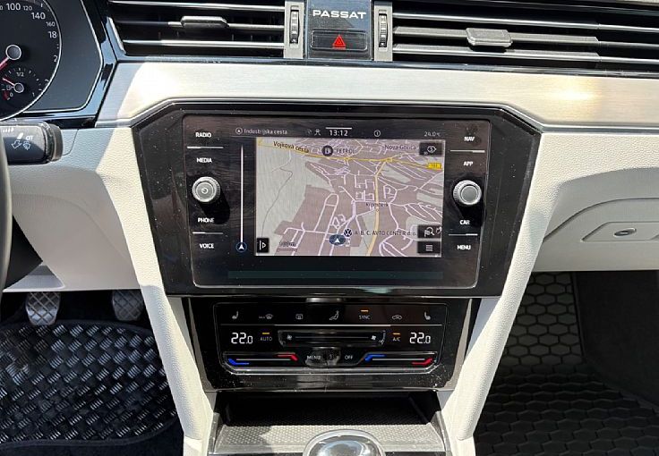 Zunanja slika - VW Passat - 2.0 TDI R-Line 110kW - ODLIČEN - SLOVENSKI - 9