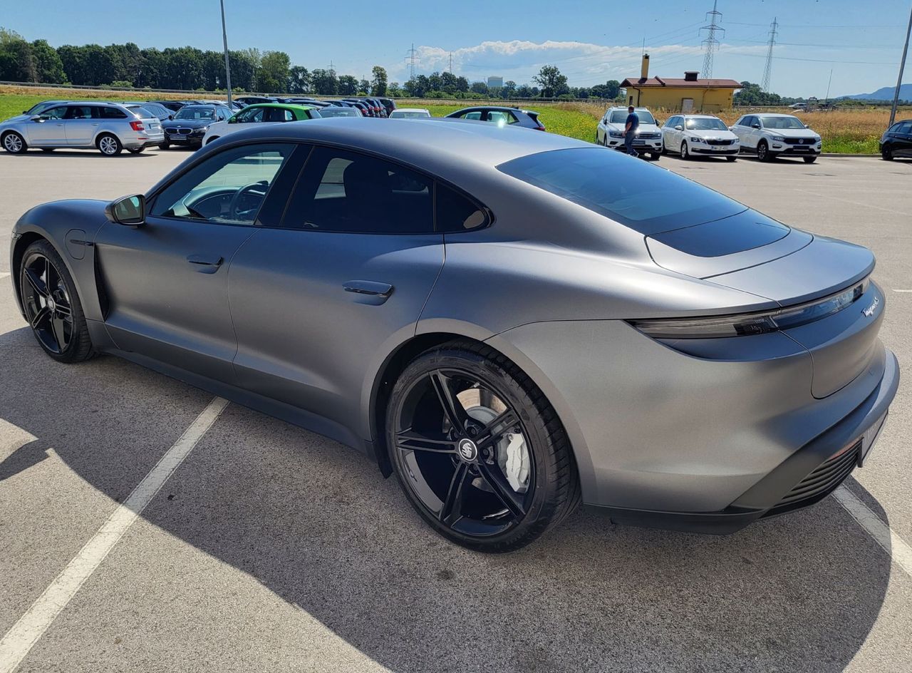 Zunanja slika - Porsche Taycan - 4S PERFORMANCE HLAJ SED KEYLESS KAM BOSE - 3