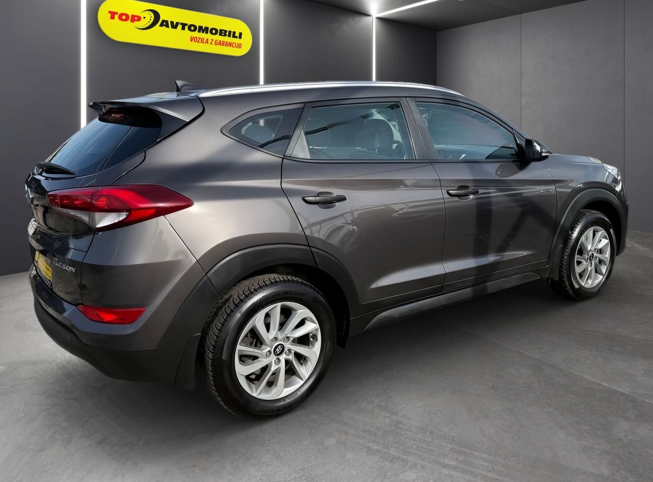 Zunanja slika - Hyundai Tucson - 1.6 GDI 1.LASTNIK SLO VOZILO TEMPOMAT PDC KAMERA - 7