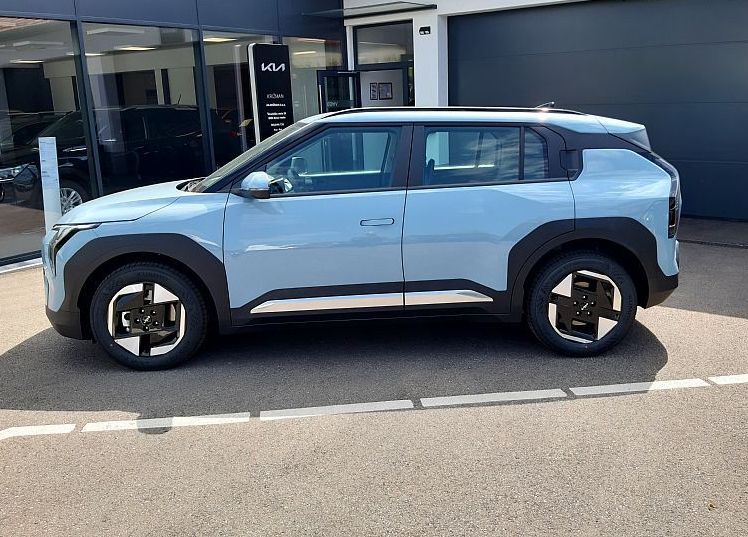 Zunanja slika - KIA EV3 - 58.3 kWh baterija. 150 kW  204 KM  SKAY - 5