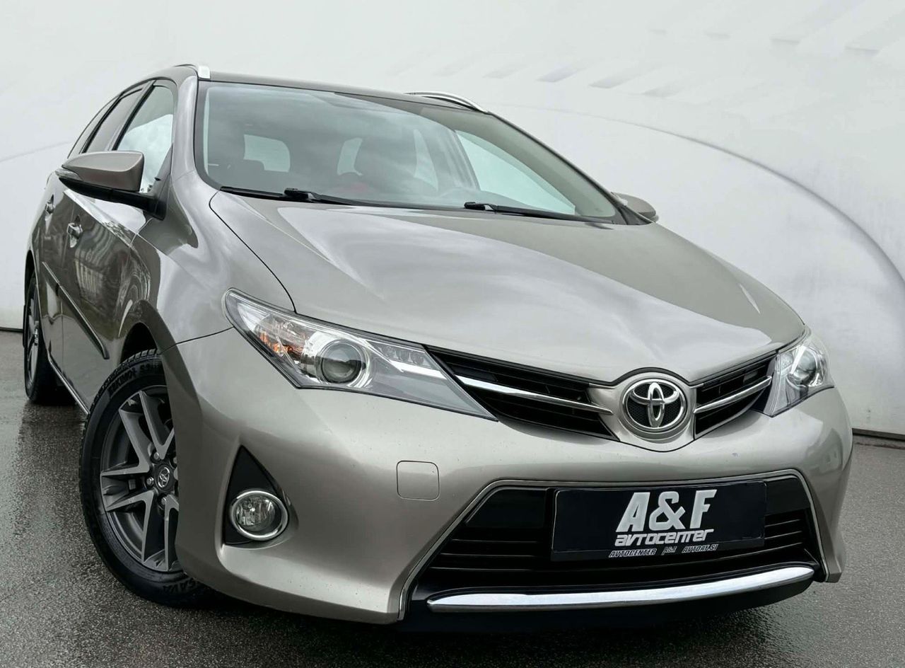 Zunanja slika - Toyota Auris - 1.4 D-PANORAMA-LIZING ZA TUJCE-TEMPOMAT-... - 3