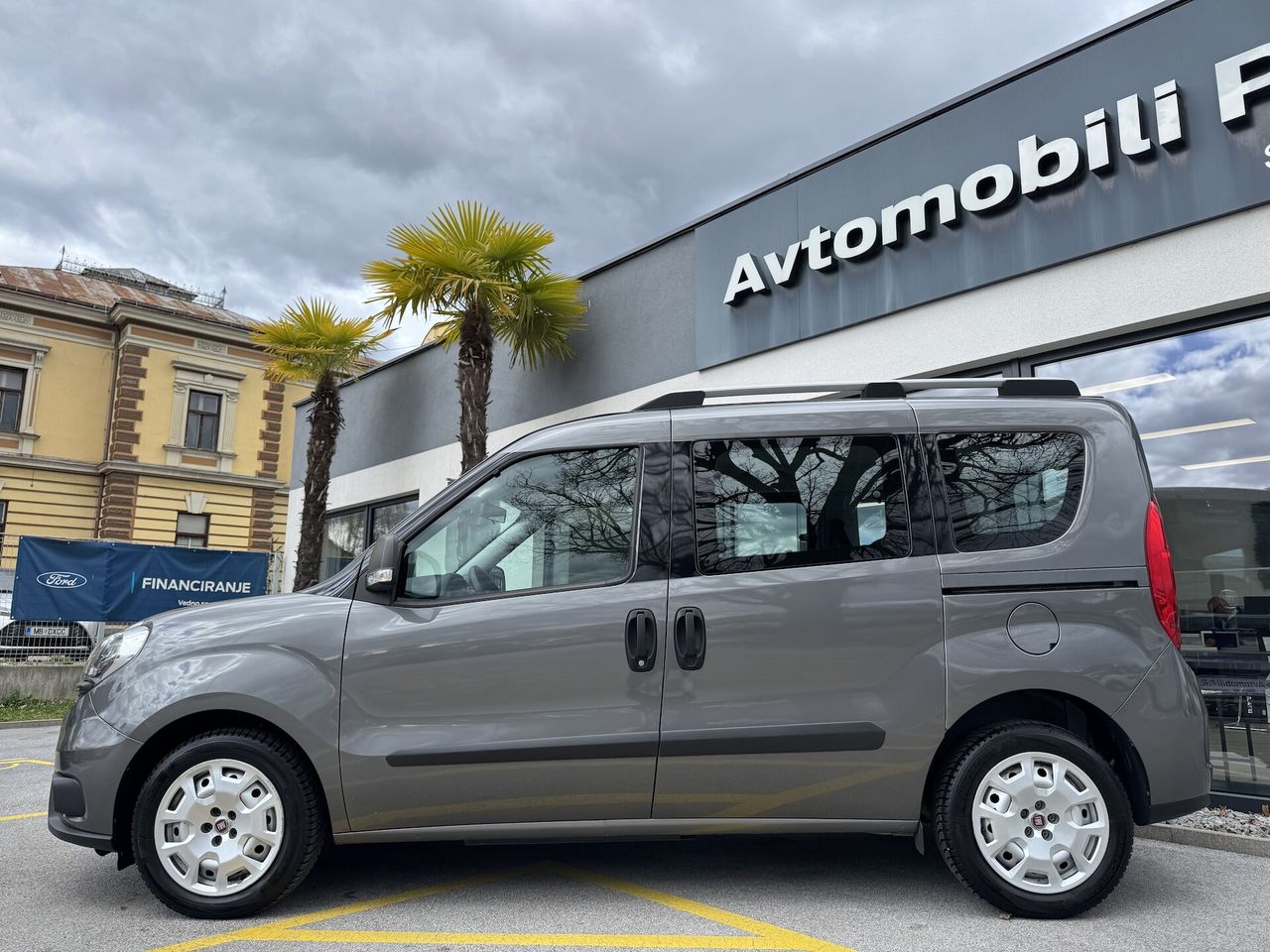 Zunanja slika - Fiat Doblo - 1.6 Multijet 16v 120KM City SLO POREKLO-1.LAST-PDC - 4