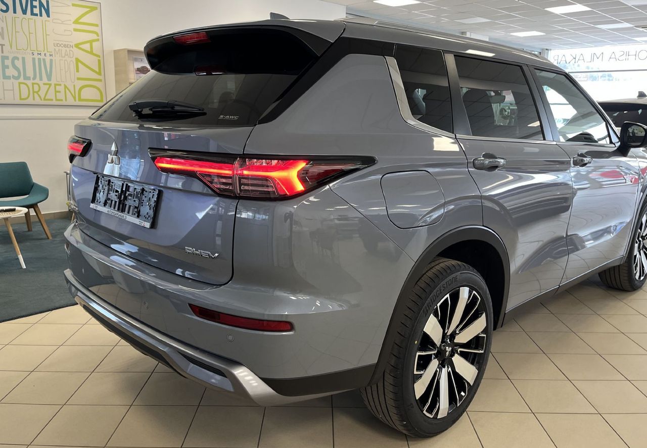 Zunanja slika - Mitsubishi Outlander - 2.4 PHEV Intense Auto - 7.000 EUR AKCIJA - - 6