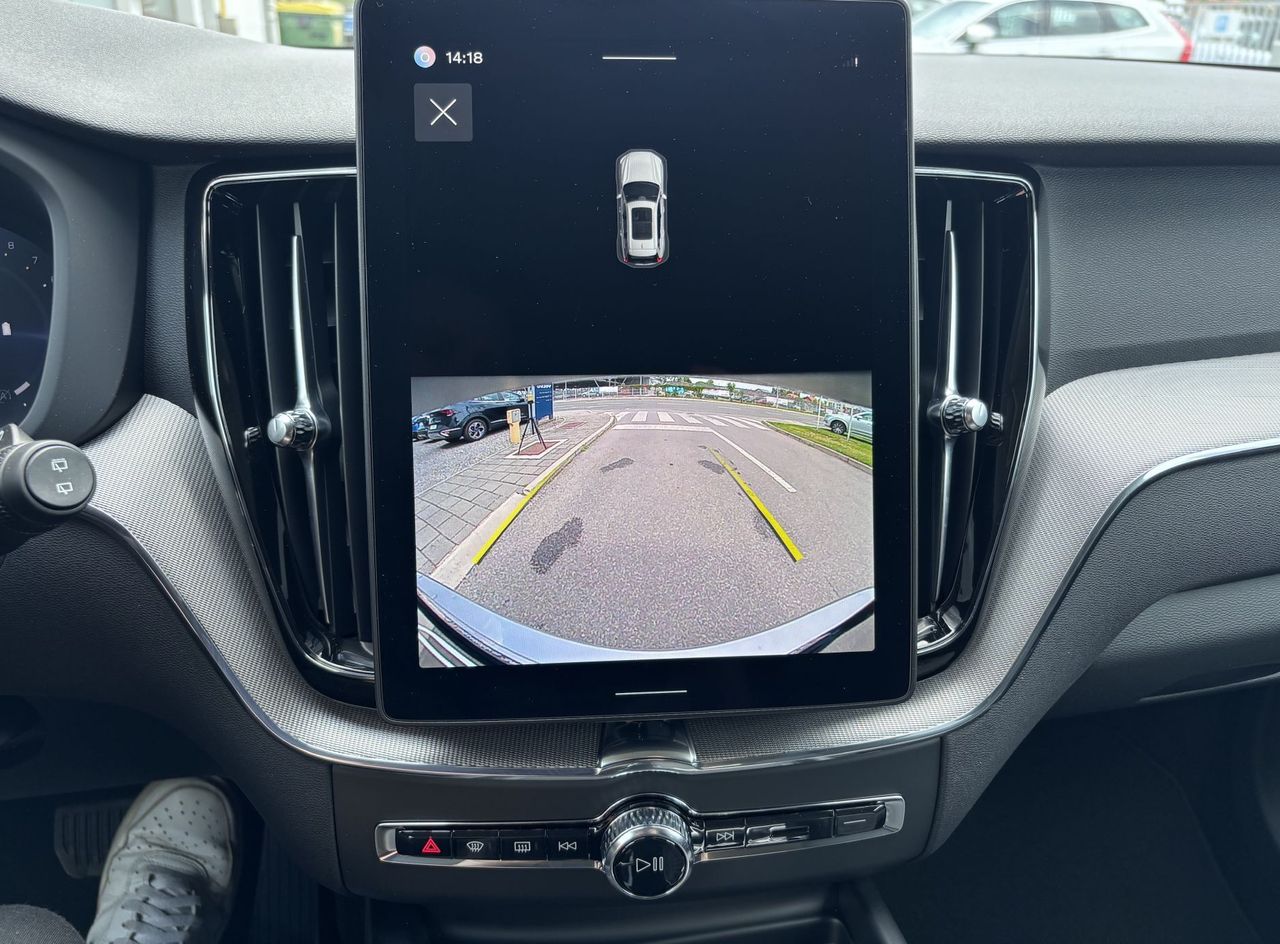 Zunanja slika - Volvo XC60 - B5P  Core AT AWD 3 leta garancije + 3 servisi - 17