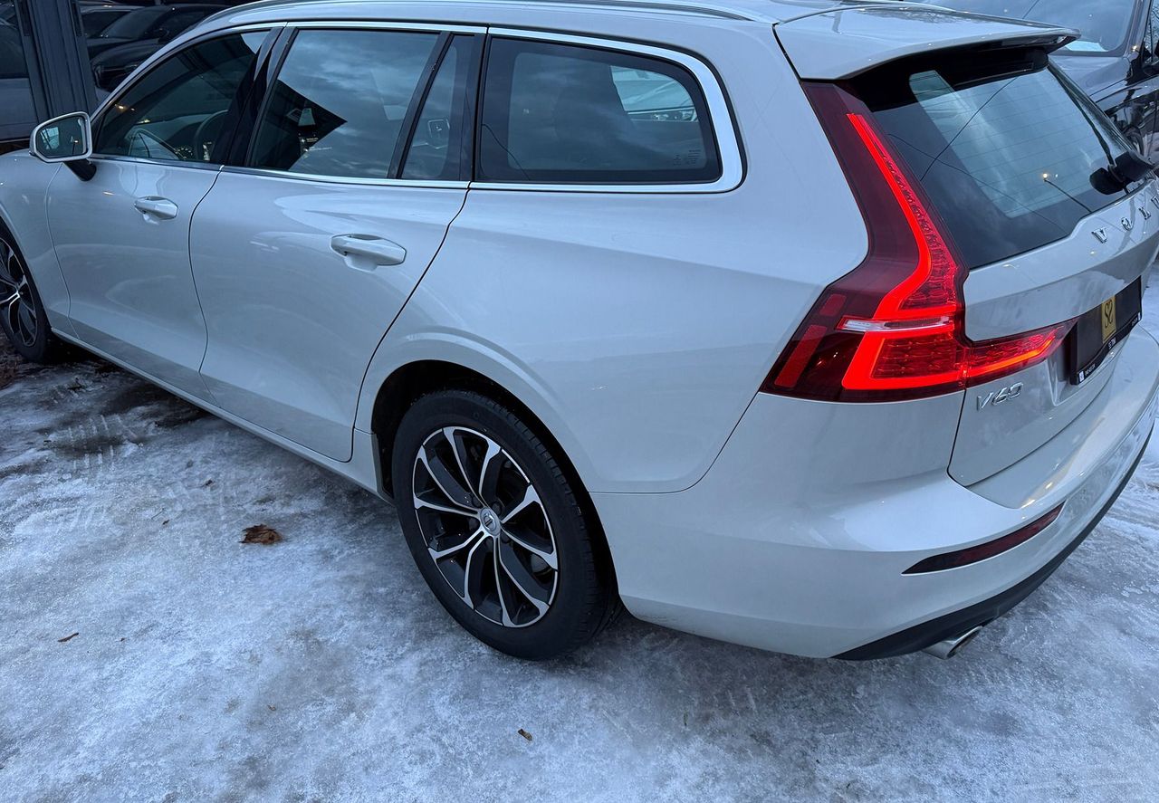 Zunanja slika - Volvo V60 - D4 PANO-FullLED-Usnje-KAM-Mkot-PDC-Gretje-KljukaDE - 7