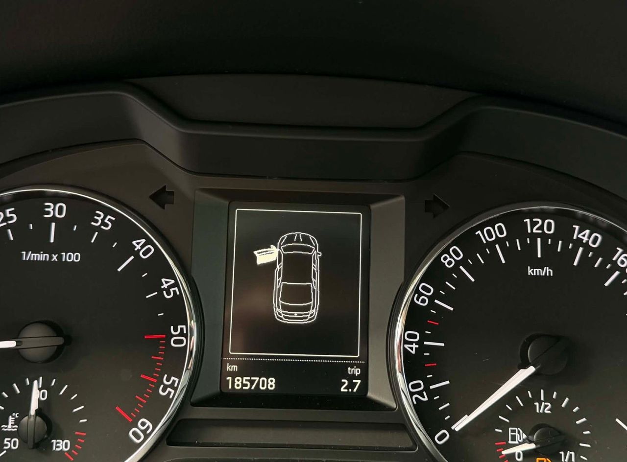 Zunanja slika - Škoda Octavia - 1.6 TDI-RS-185.000km-LIZING ZA TUJCE-ODLIČEN... - 13