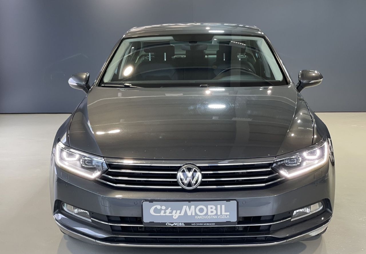 Zunanja slika - VW Passat - Variant 2.0TDI-HIGHLINE-NAVIGACIJA-RADAR-KAMERA-ALCANTARA - 2