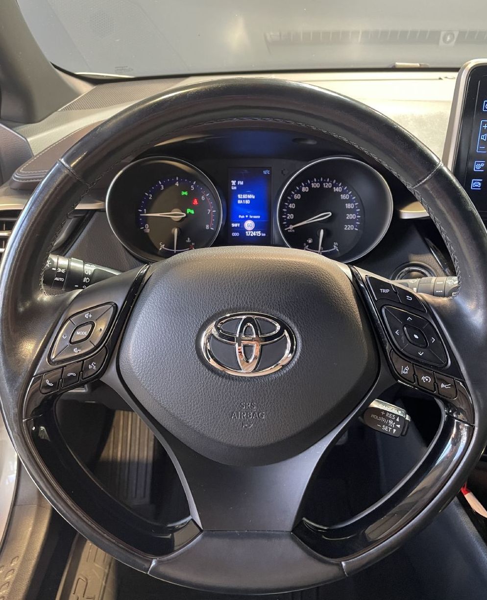 Zunanja slika - Toyota C-HR - KEYLESS-KAMERA-RADAR-LANE-PARK SENZORJI-GRETJE SED - 11