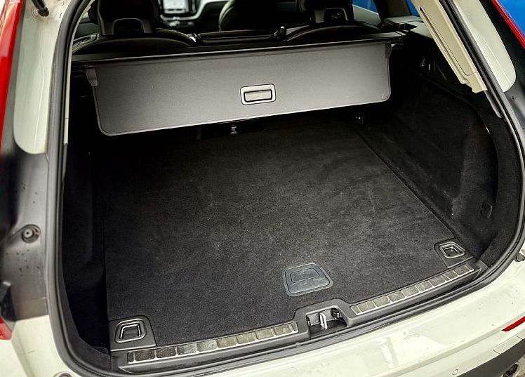 Zunanja slika - Volvo XC60 - D4 AWD Momentum B-kat.pnevm. - 12