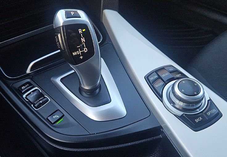 Zunanja slika - BMW Serija 3 - Touring: 318d 150ks AUTOMATIC °NAVI° °GRETJE SEDEŽEV° - 11