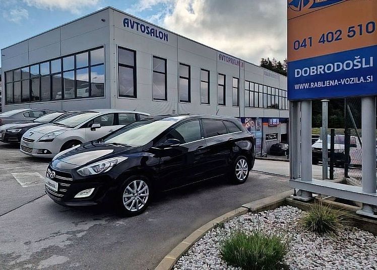 Zunanja slika - Hyundai i30 Wagon - 1.6 CRDI 81KW COMFORT LEPO OHRANJEN... - 3