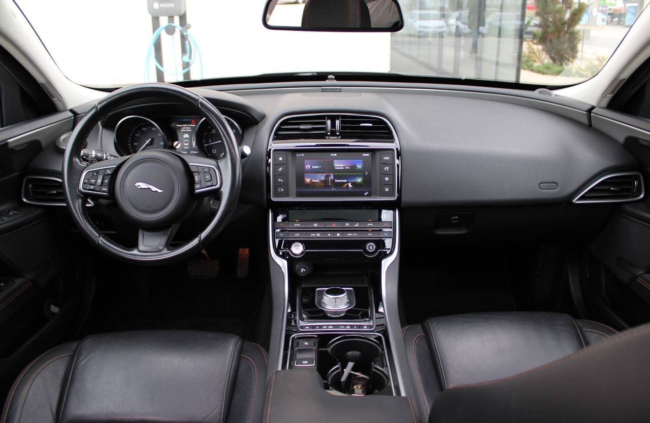 Zunanja slika - Jaguar XE - 2.0D 180PS R-Sport AUT PANO AKT TEMPO GRET SED - 7