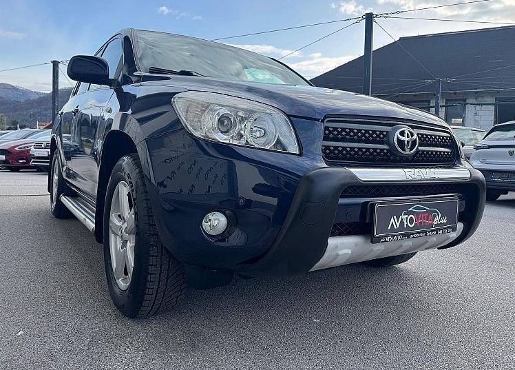 Zunanja slika - Toyota RAV4 - 2.0 Limited Aut. 4x4 - 3