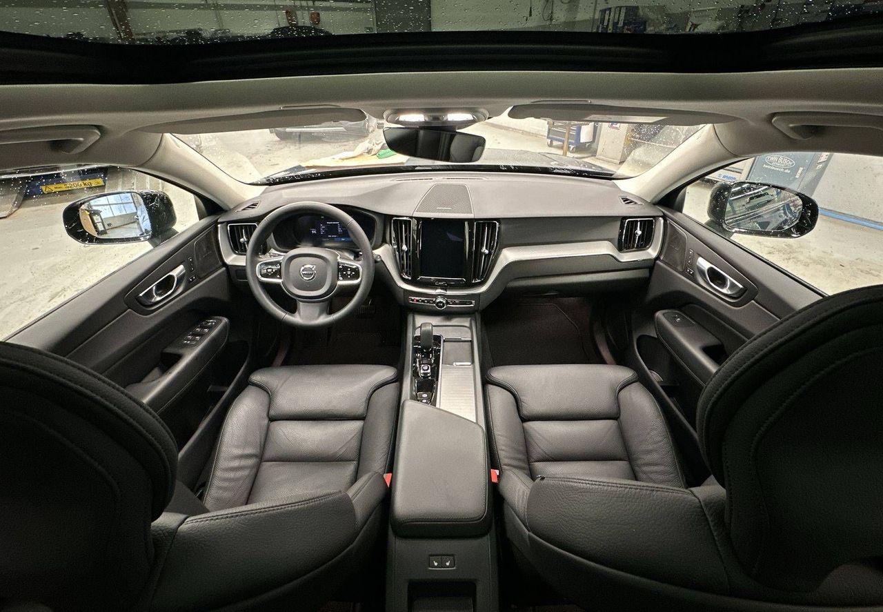 Zunanja slika - Volvo XC60 - B4 D Plus Dark AT ACC 360 Pano H K Memory... - 19