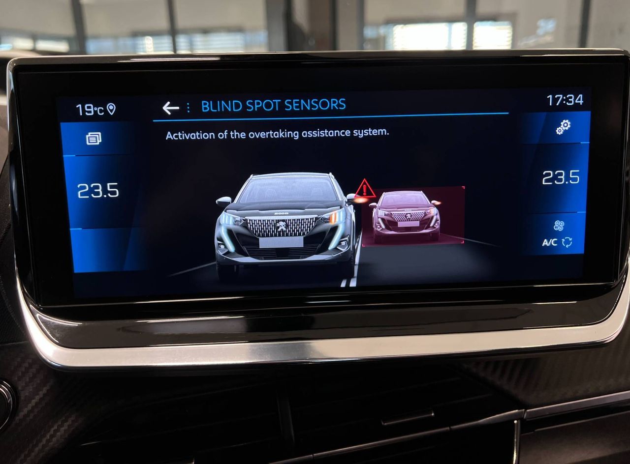 Zunanja slika - Peugeot 2008 - 1.2-130KM-GT-LINE-FULL-LED-KAM-PANO-VIRTUAL-ASSIST - 17