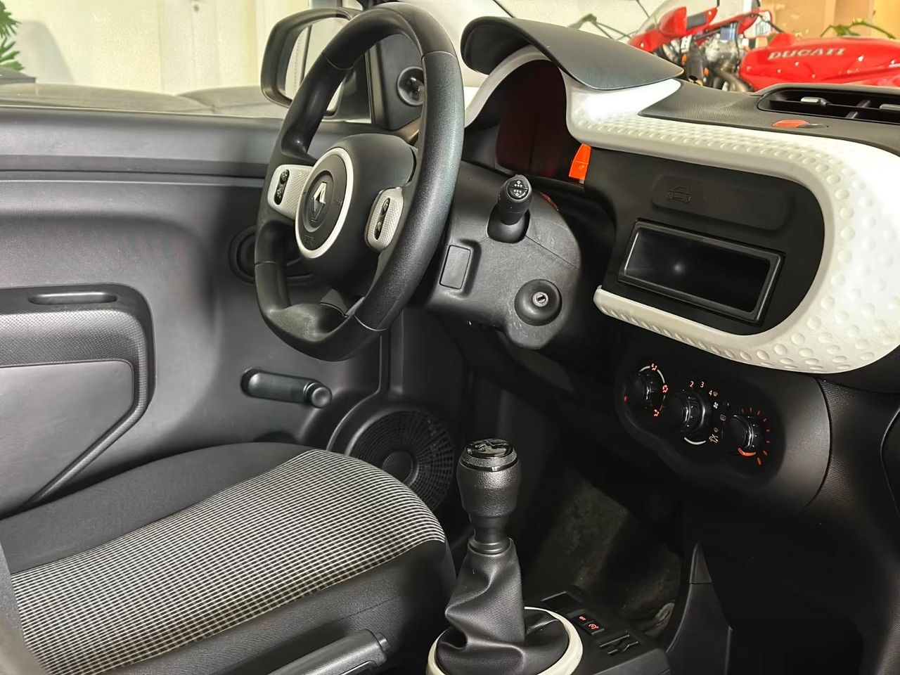 Zunanja slika - Renault Twingo - SCe 70 Authentique - 13