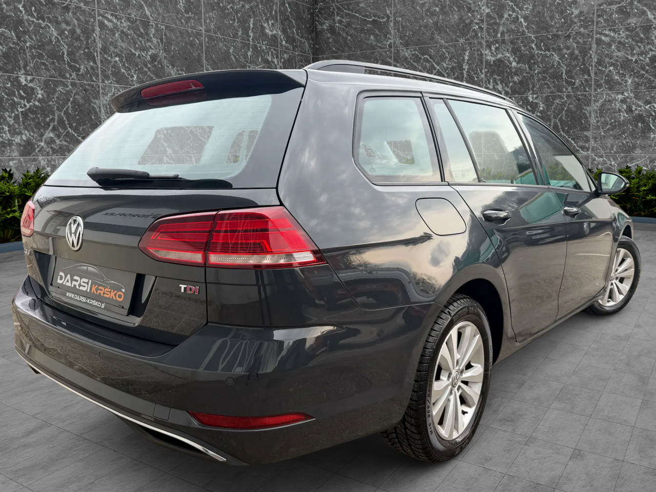 Zunanja slika - VW Golf - 1.6 TDI Comfortline 115PS SLOVENSKI PDC ALU16 - 2