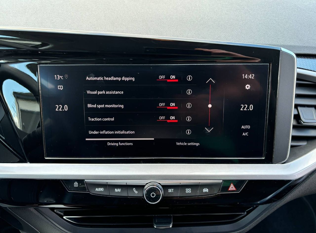 Zunanja slika - Opel Grandland - 1.2 TURBO GS LINE LED-KAMERA-NAVI - 13