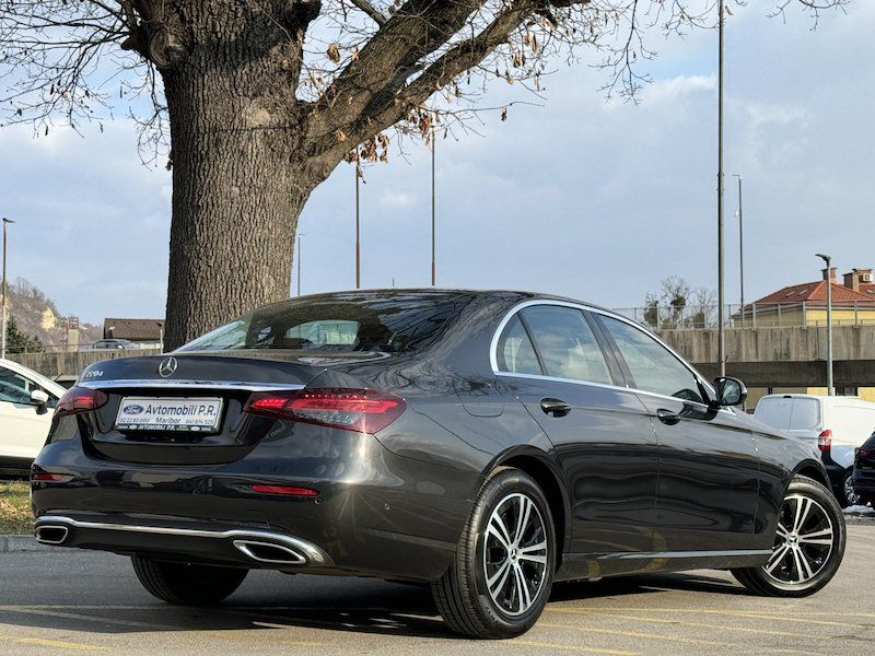 Zunanja slika - Mercedes-Benz E-Razred - E 220 d •VIRTUAL•DAB•TEMP•LIVE TRAFFIC - 7