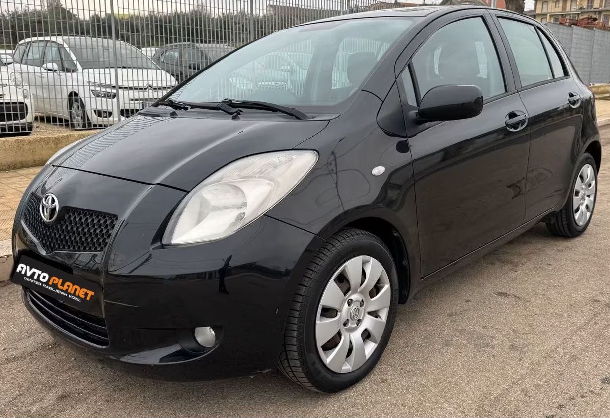 Zunanja slika - Toyota Yaris - 1.0 VVT-i  5VRAT SLO.VOZILO 2.LASTNICA KLIMA - 1