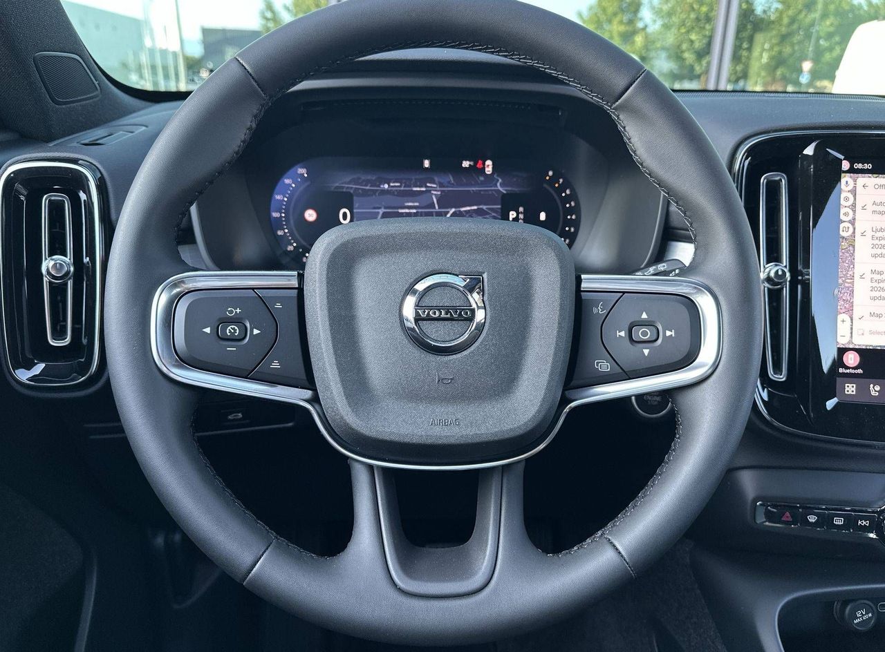 Zunanja slika - Volvo XC40 - B3 P Plus Dark AT DCT 3 leta garancije + 3 servisi - 14