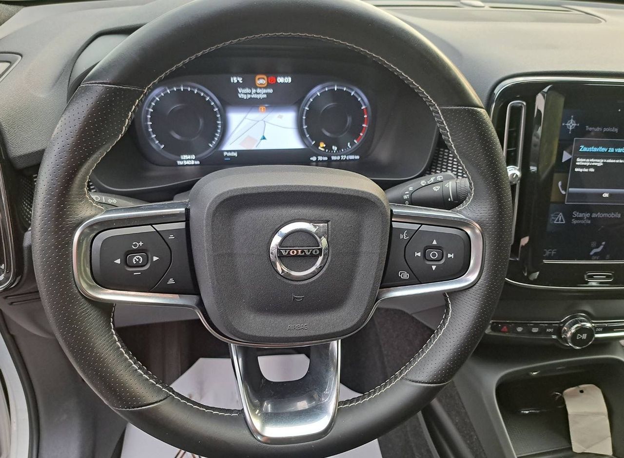 Zunanja slika - Volvo XC40 - T3 AUT R-Design Z ENOLETNIM JAMSTVOM - 10