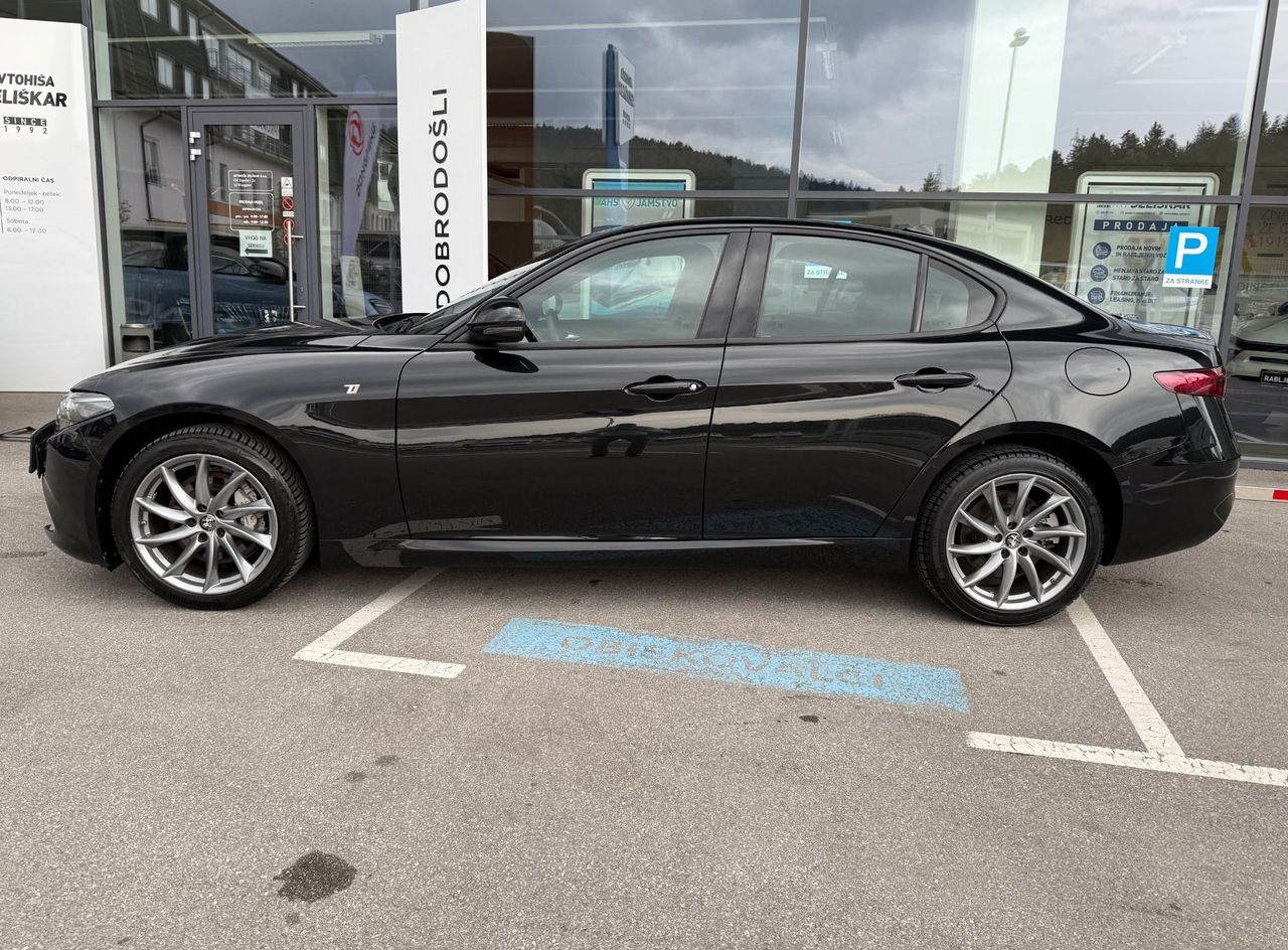 Zunanja slika - Alfa Romeo Giulia - 2.0 Turbo 280 Q4 Ti  - AVTOMATIK - SAMO 18.000KM - 4