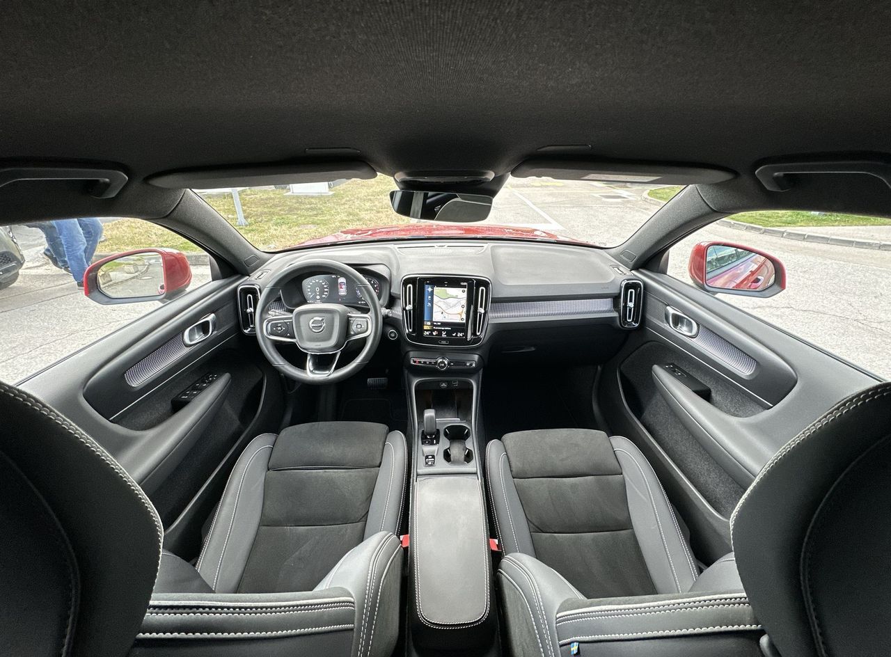 Zunanja slika - Volvo XC40 - T2 AUT Momentum - 13