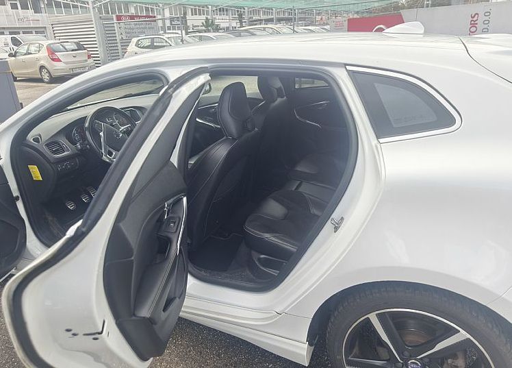 Zunanja slika - Volvo V40 - R-DESIGN 2.0 TD - 9