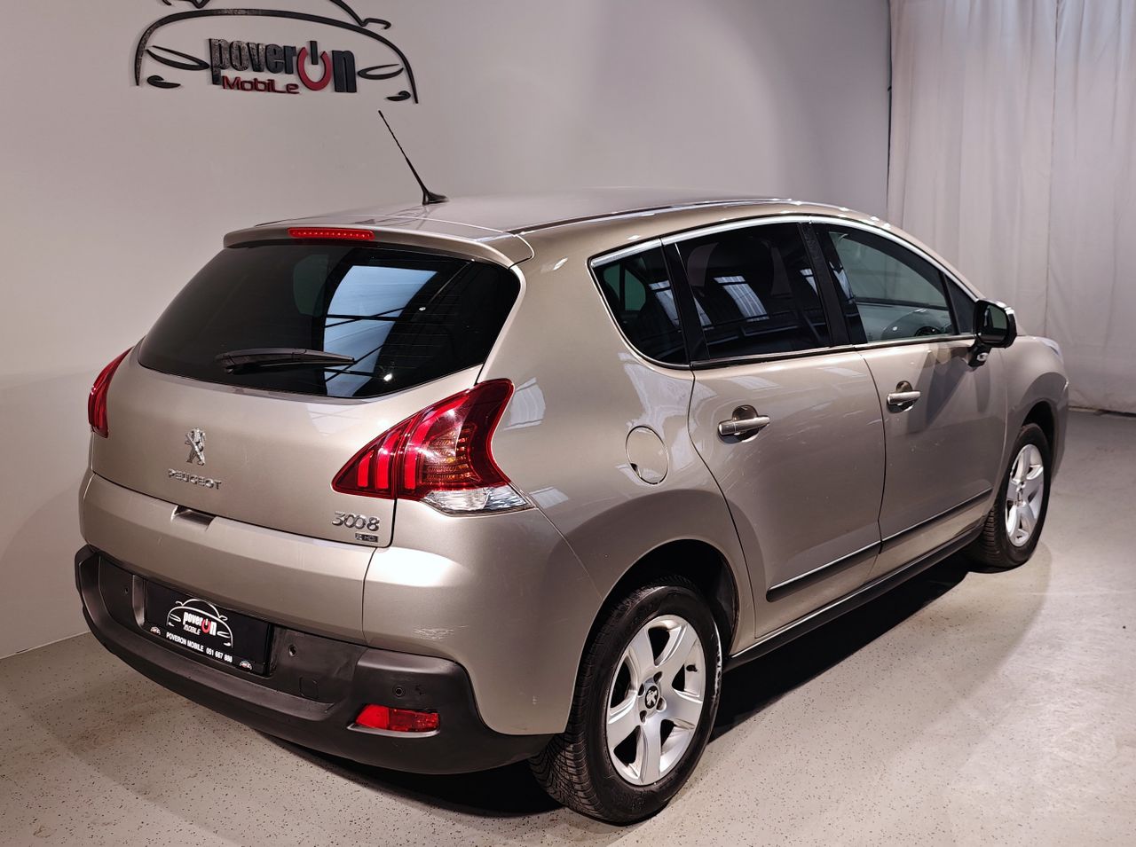 Zunanja slika - Peugeot 3008 - 1.6 e-HDi 115 Stop Start robot.r. PDC TEMP NAVI - 2