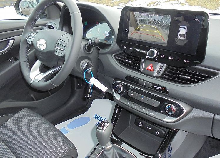 Zunanja slika - Hyundai i30 Wagon - 1.5 MPI 96 STYLE°16ALU˘Winter°RAC°rg° ZALOGA ° - 9