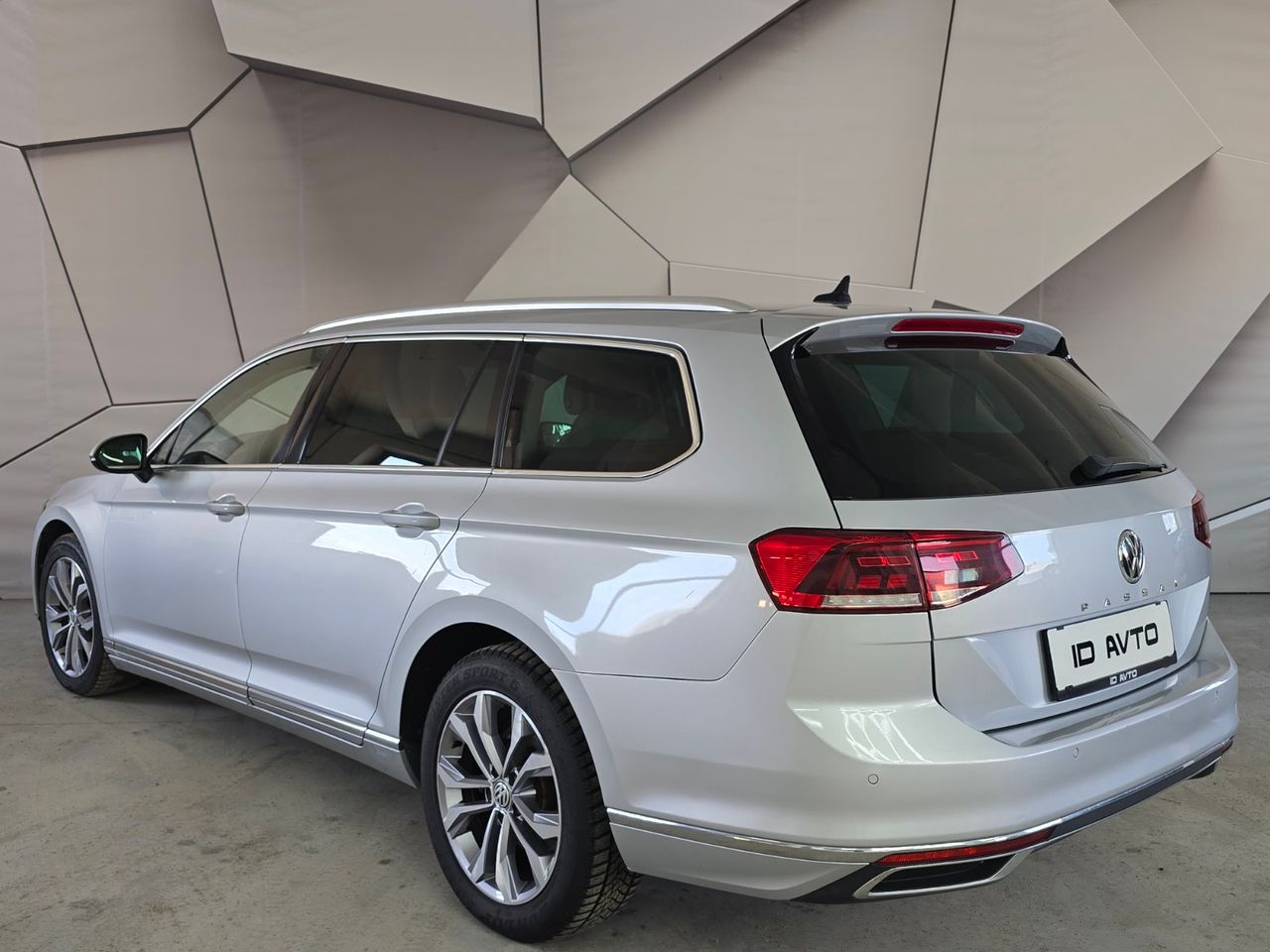 Zunanja slika - VW Passat - Variant 2,0 TDI BMT Connect DSG - 3