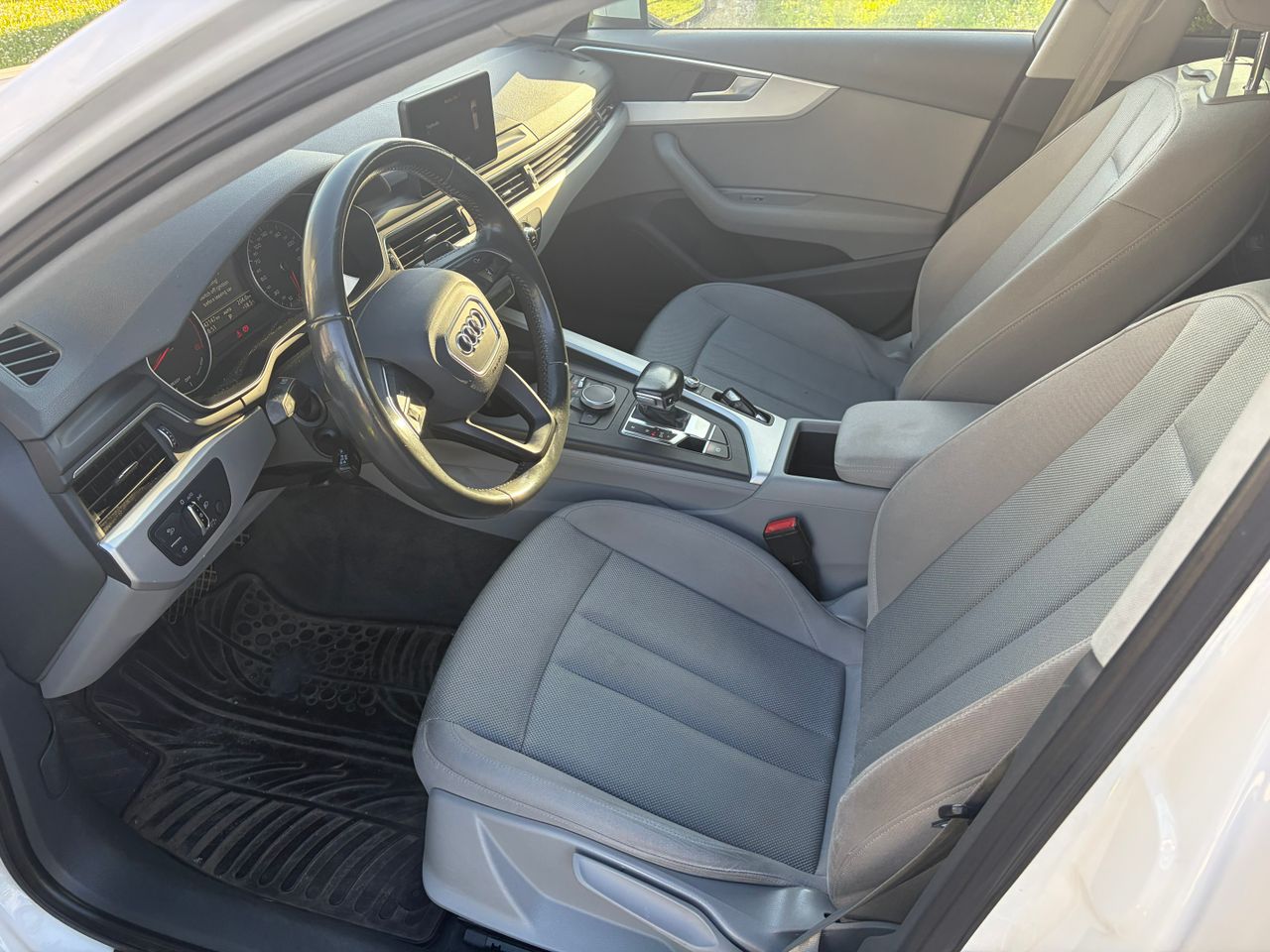 Notranja slika - Audi A4 - Avant 2,0 TDI (Basis) S tronic - 4