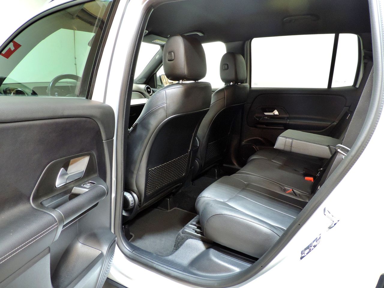 Zunanja slika - Mercedes-Benz GLB-Razred - GLB 200 d 150 Avt. KAMERA-USNJE-LED-KOT NOV - 10