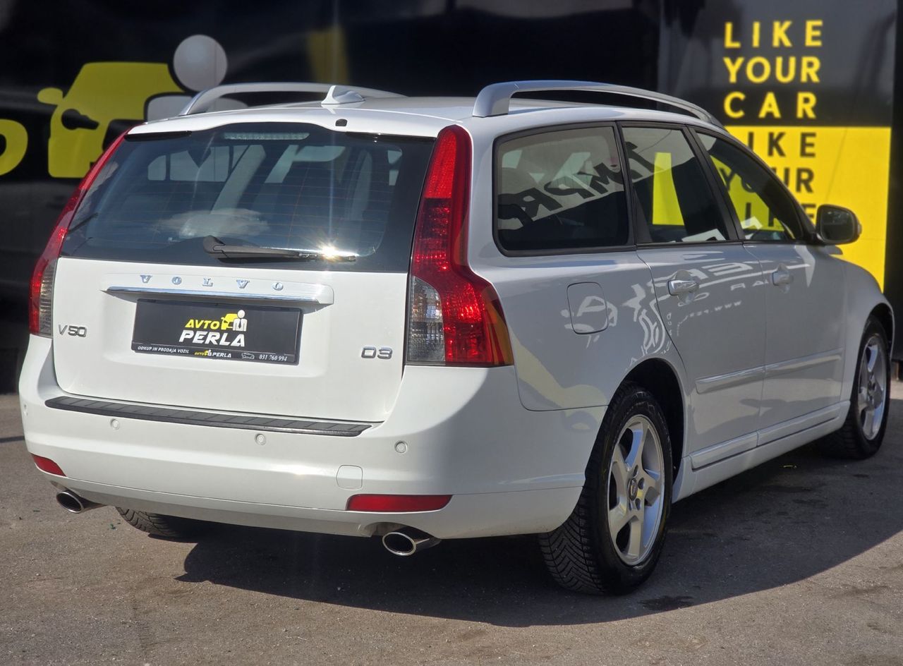 Zunanja slika - Volvo V50 - D3 Auto BUSINESS EDITION-ODLIČEN-5 VALJNI MOTOR - 4