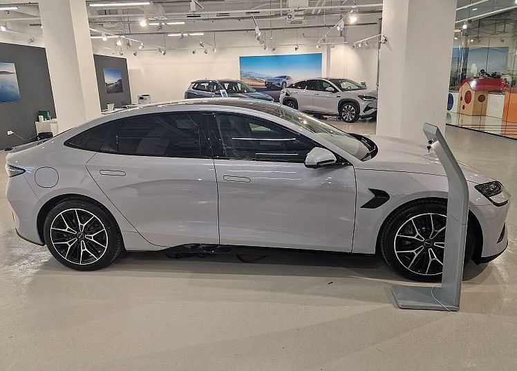 Zunanja slika - BYD SEAL - EXCELLENCE AWD 82.5 kWh 390kW - doseg 520km  3.8s - 2