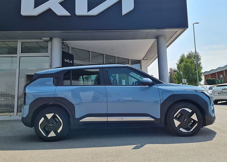 Zunanja slika - KIA EV3 - 58.3 kWh baterija. 150 kW Star - 4