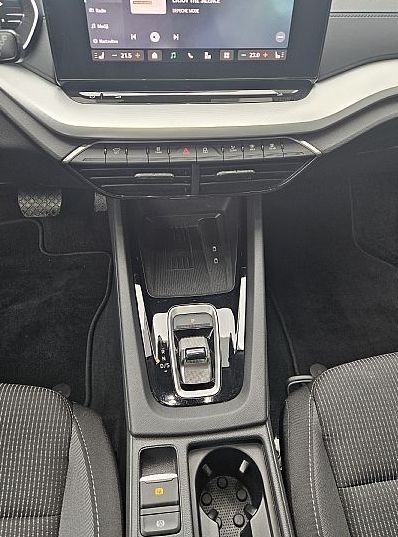 Zunanja slika - Škoda Octavia - COMBI 2.0 TDI Selection DSG 110 kW SLO-1.LASTNIK - 9